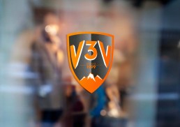 V3V vitrerie des 3 Vallées enseigne identité visuelle logotype logo papeterie textile covering Albertville Savoie